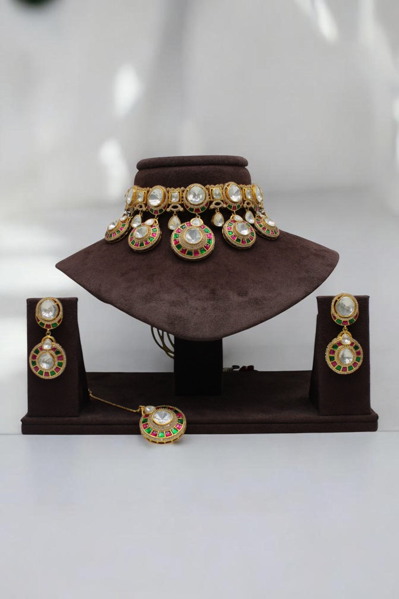 Elegant Traditional Jewelry Set with Colorful Accents - Image 2