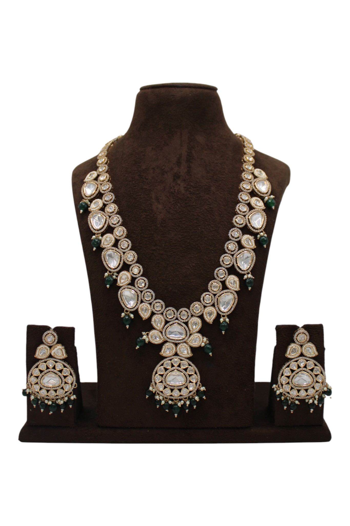 Elegant Traditional Jewelry Set with Intricate Design