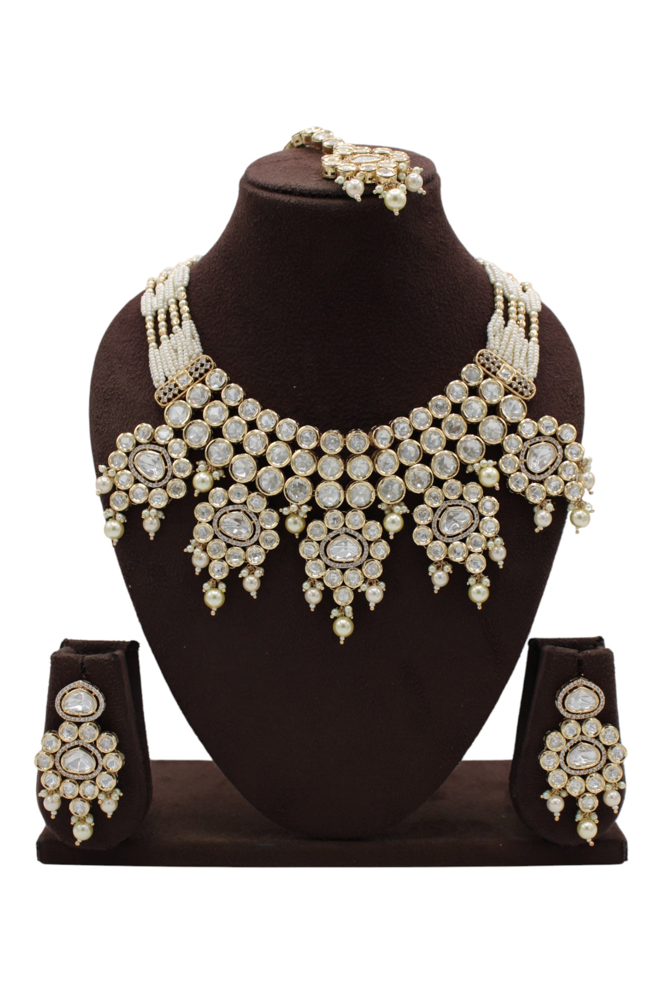 Elegant Traditional Jewelry Set with Intricate Design