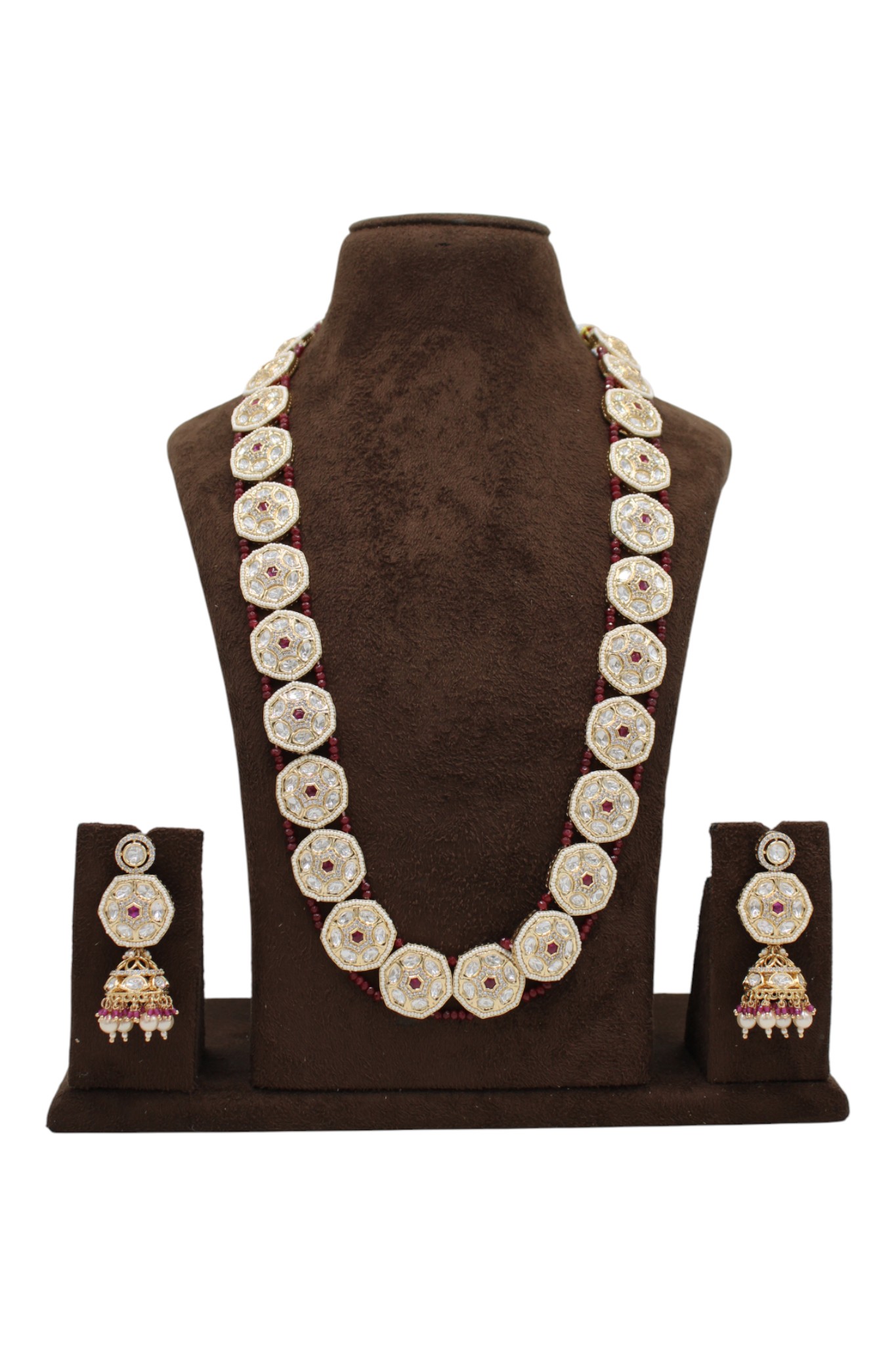 Elegant Traditional Jewelry Set with Intricate Design