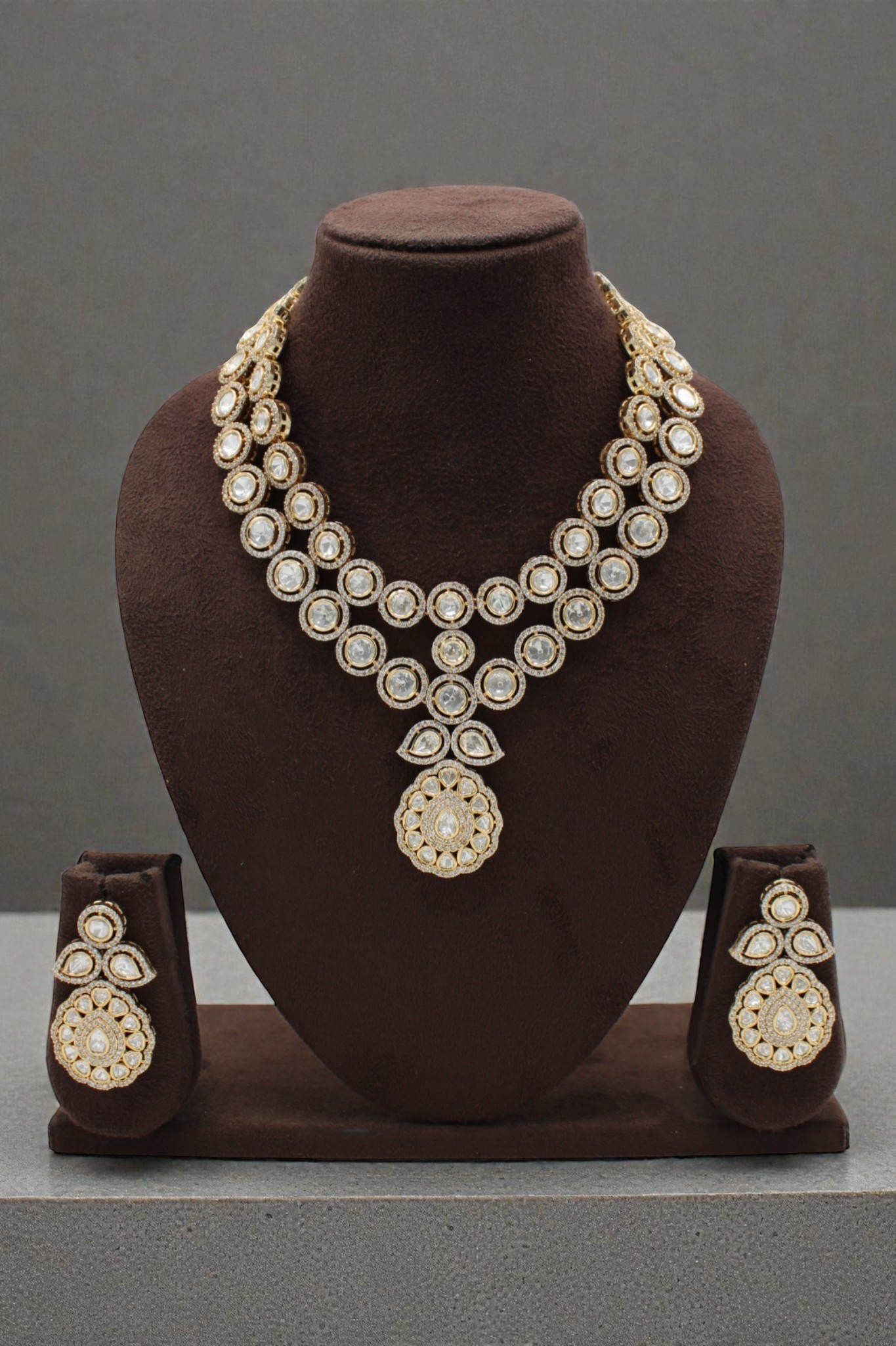 Elegant Gold and Diamond-Style Jewelry Set - Image 3