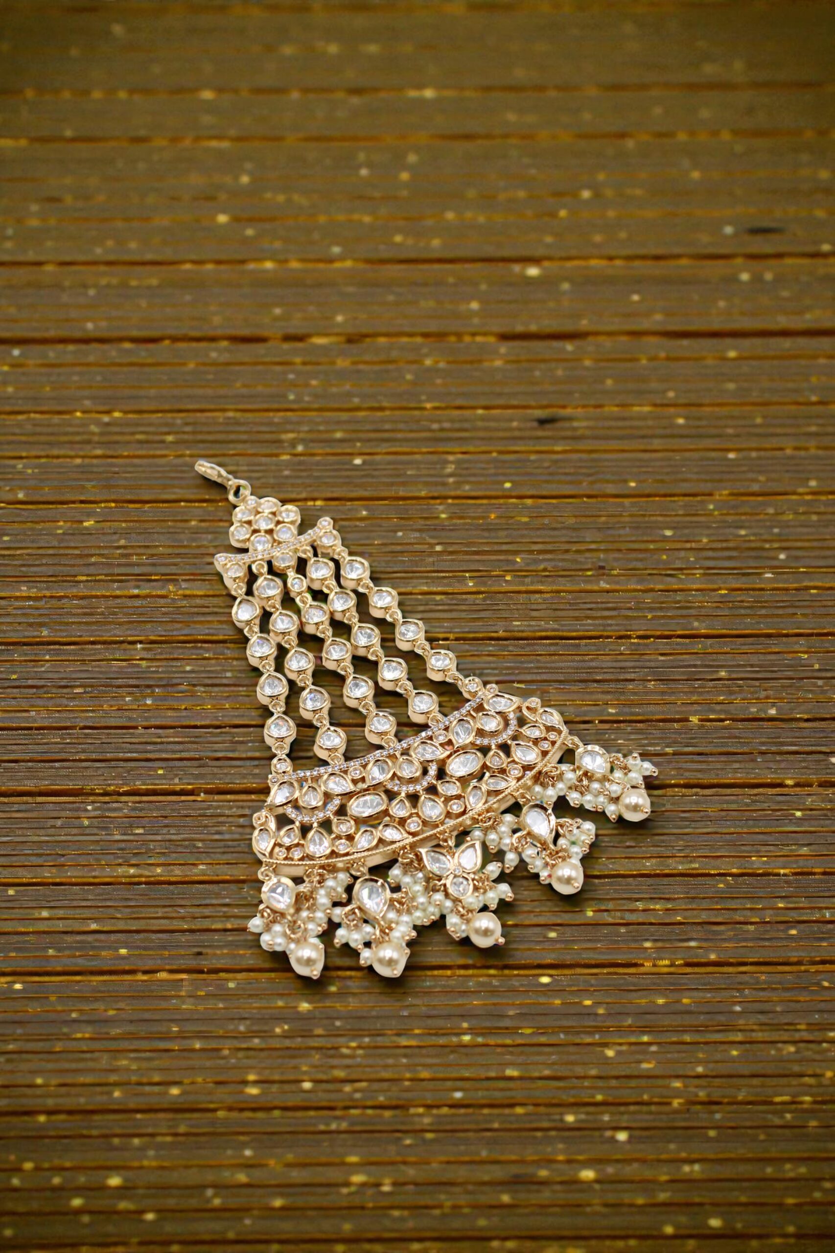 Elegant Gold and Pearl Chandelier Earring - Image 3