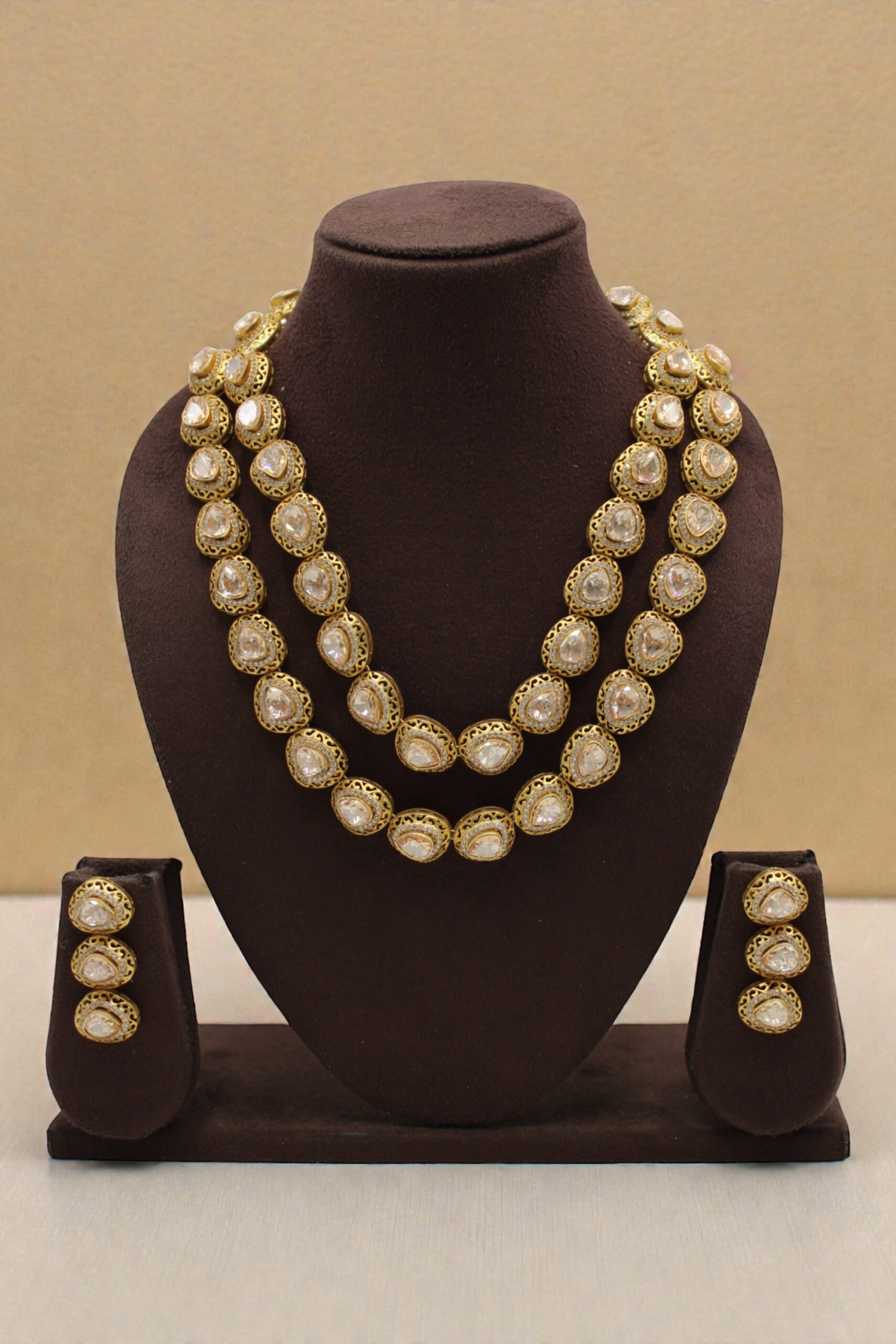Elegant Gold-Plated Jewelry Set with Intricate Design - Image 3