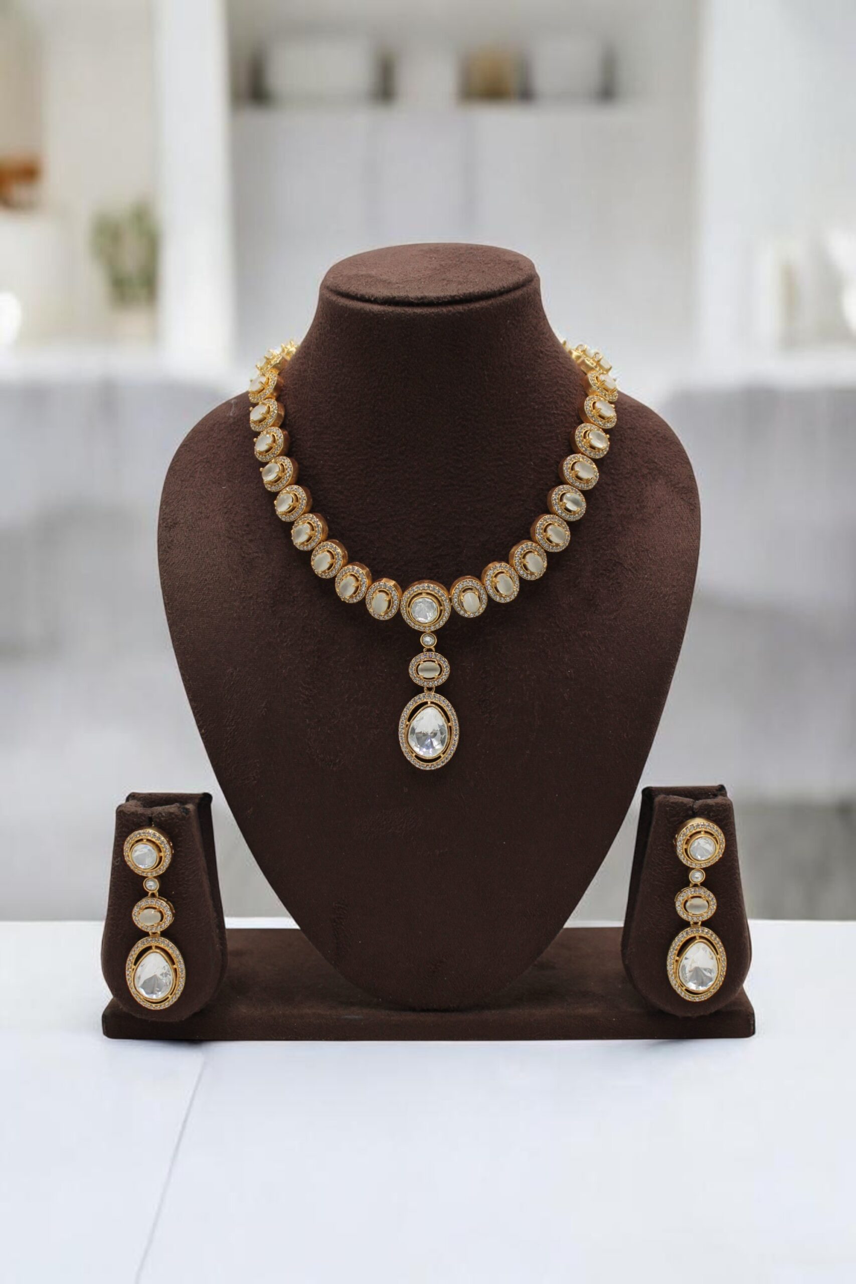 Elegant Gold and Diamond Necklace Set - Image 2