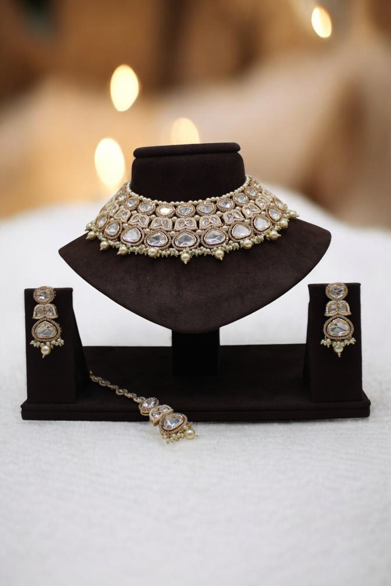 Elegant Traditional Jewelry Set with Intricate Design - Image 2