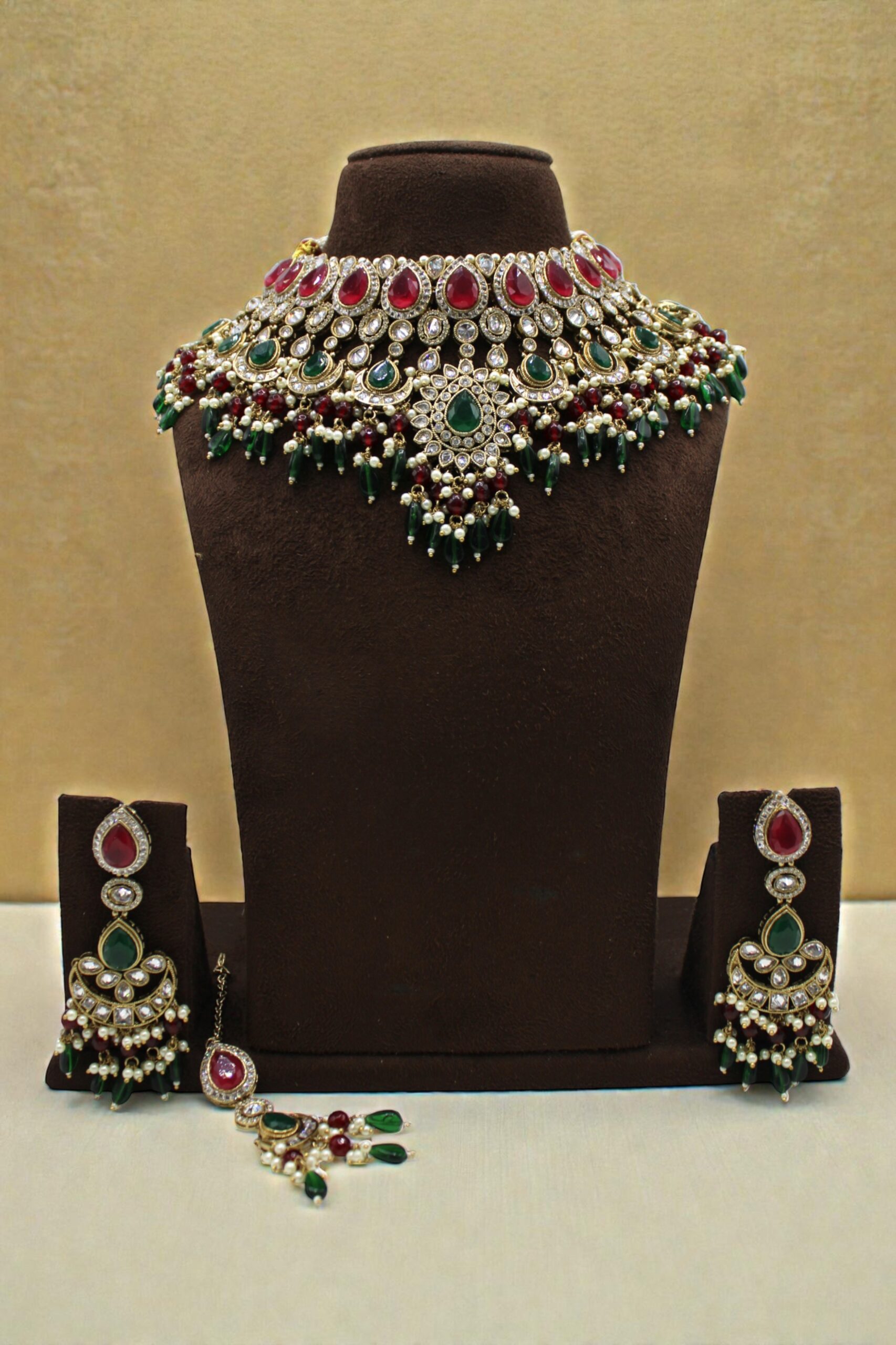 Exquisite Traditional Indian Jewelry Set with Emerald and Ruby Accents - Image 3