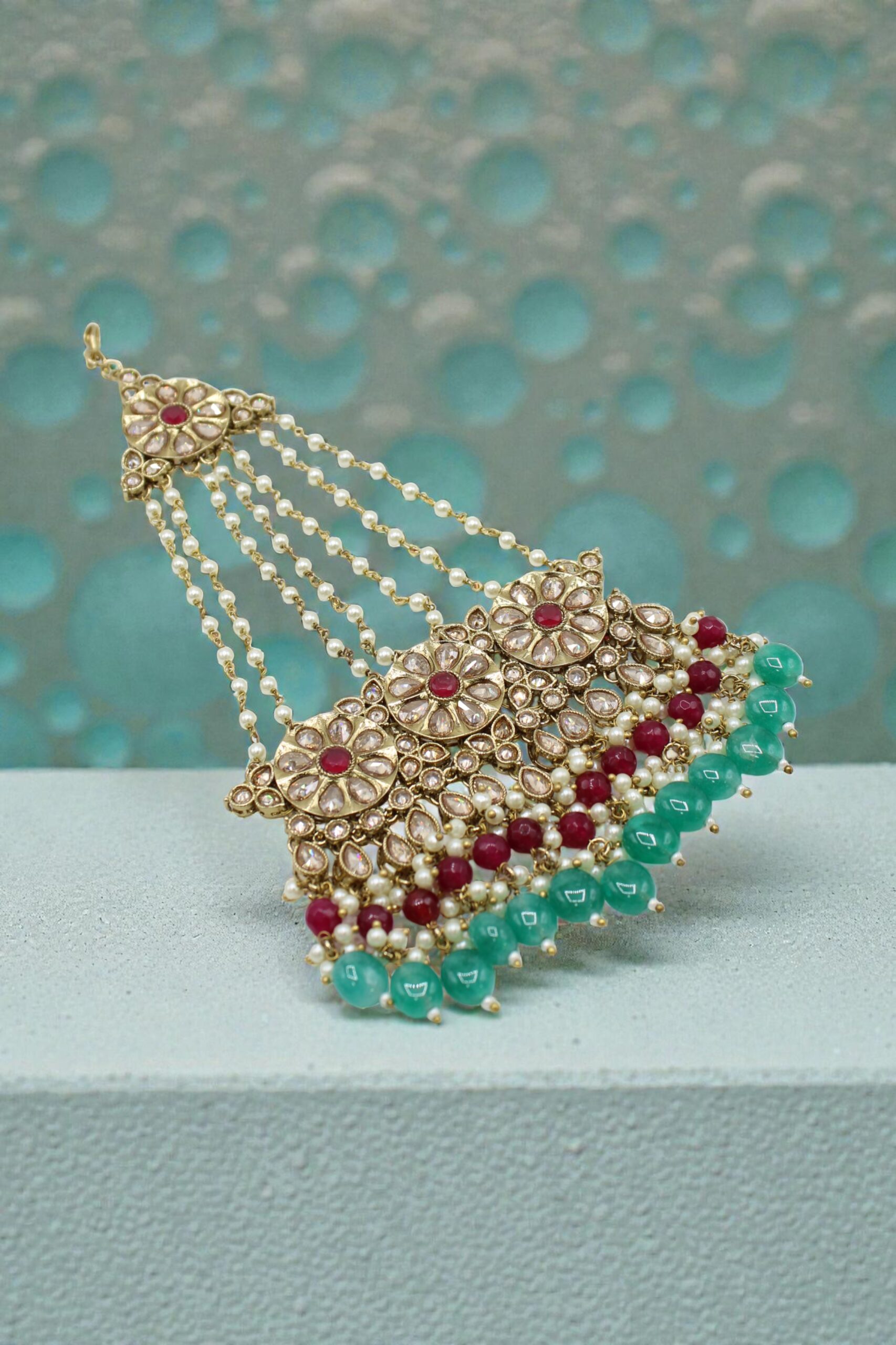 Elegant Traditional Indian Jewelry with Gemstone Accents - Image 2